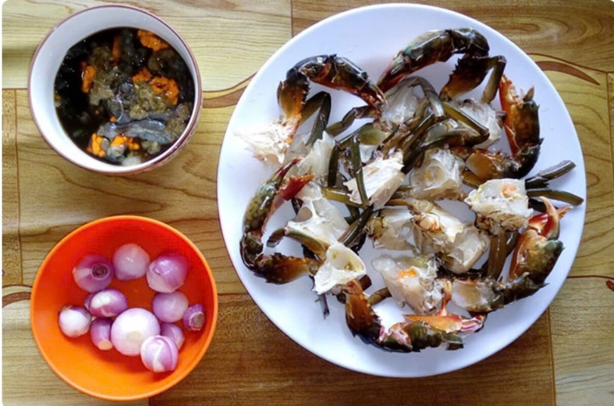 3 cách làm cua rang muối thơm ngọt đậm đà ai cũng làm được 7 z6003797838638 68d6c86372c0eaa94ad3d14fdfd60ad7 1